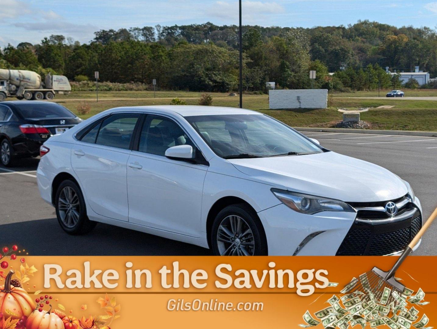 2017 White Toyota Camry XLE (4T1BF1FK8HU) with an Regular Unleaded I-4 2.5 L/152 engine, 6-Speed Automatic w/OD transmission, located at 521 Old Farm Lane Rd, Prattville, AL, 36066, (334) 325-1505, 32.482460, -86.416367 - 2017 Toyota Camry XLE - Photo#5