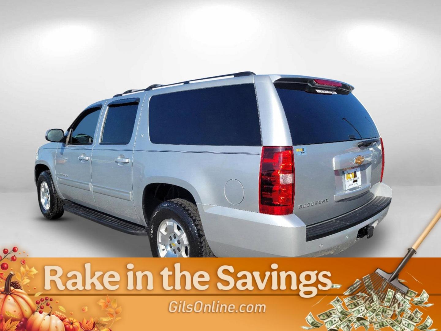 2012 Silver Ice Metallic /Light Titanium/Dark Titanium Chevrolet Suburban LT (1GNSCJE00CR) with an Gas/Ethanol V8 5.3L/323 engine, 6-Speed Automatic transmission, located at 3959 U.S. 80 W, Phenix City, AL, 36870, (334) 297-4885, 32.469296, -85.135185 - 2012 Chevrolet Suburban LT - Photo#13